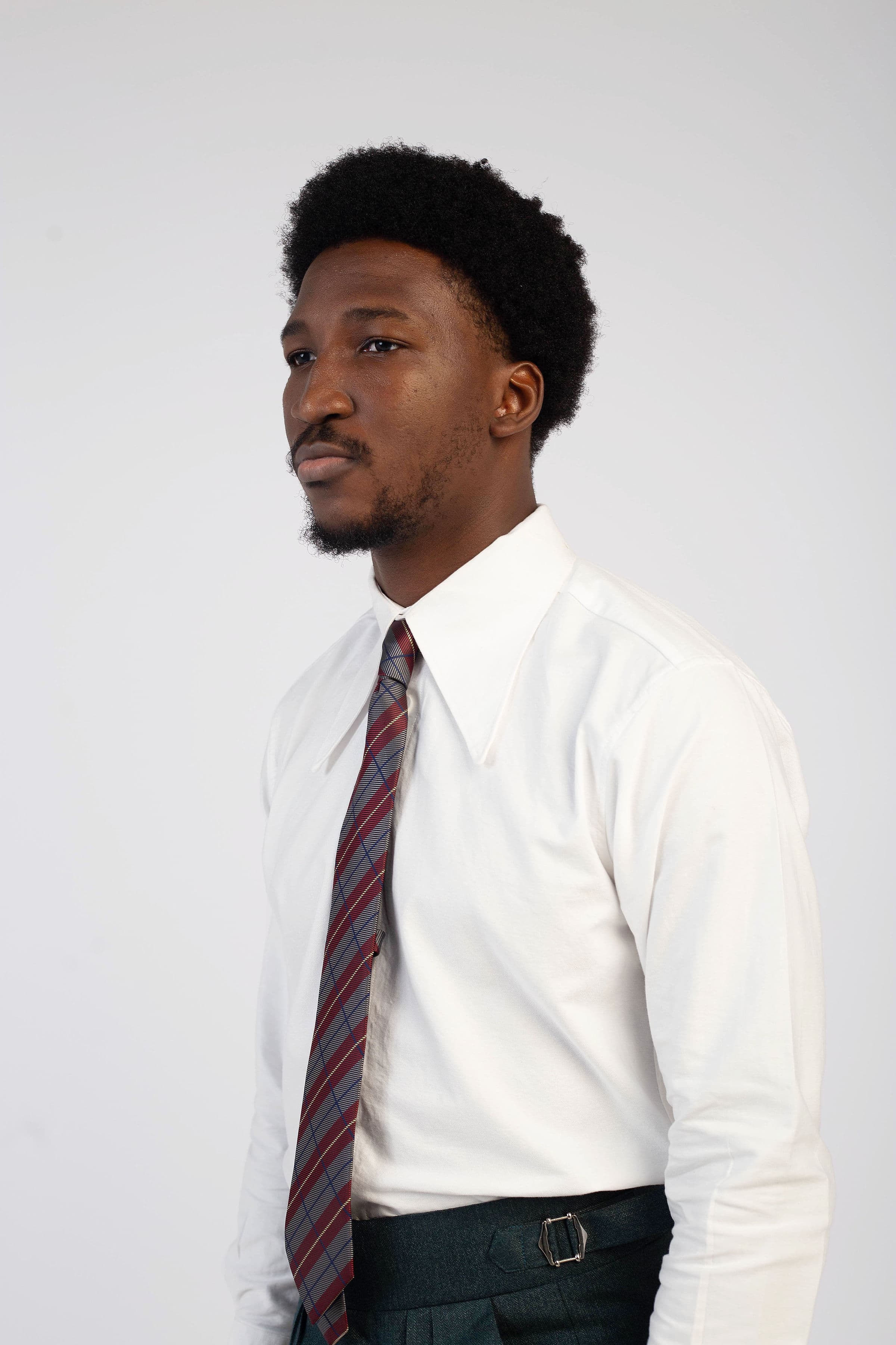 Long pointed collar shirt